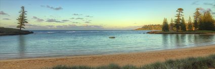 Emily Bay - Norfolk Island (PBH4 00 18913)